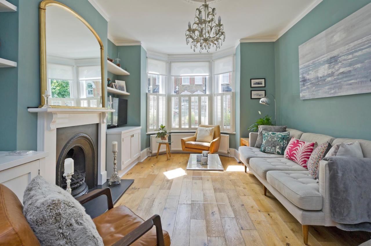 Family In Battersea By Underthedoormat Londra